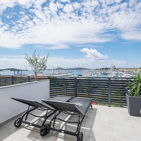 Apartments And Rooms Mare Vodice Esterno foto