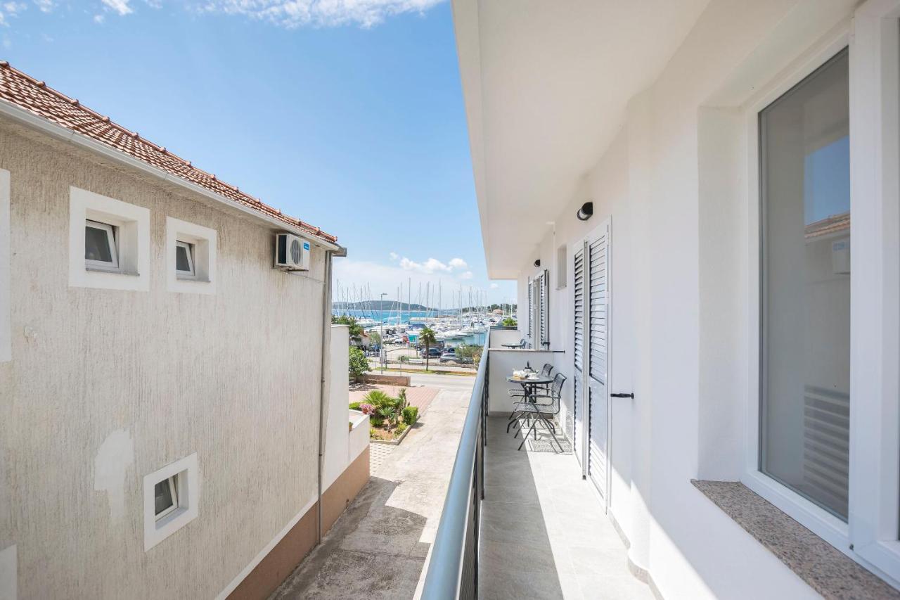 Apartments And Rooms Mare Vodice Esterno foto