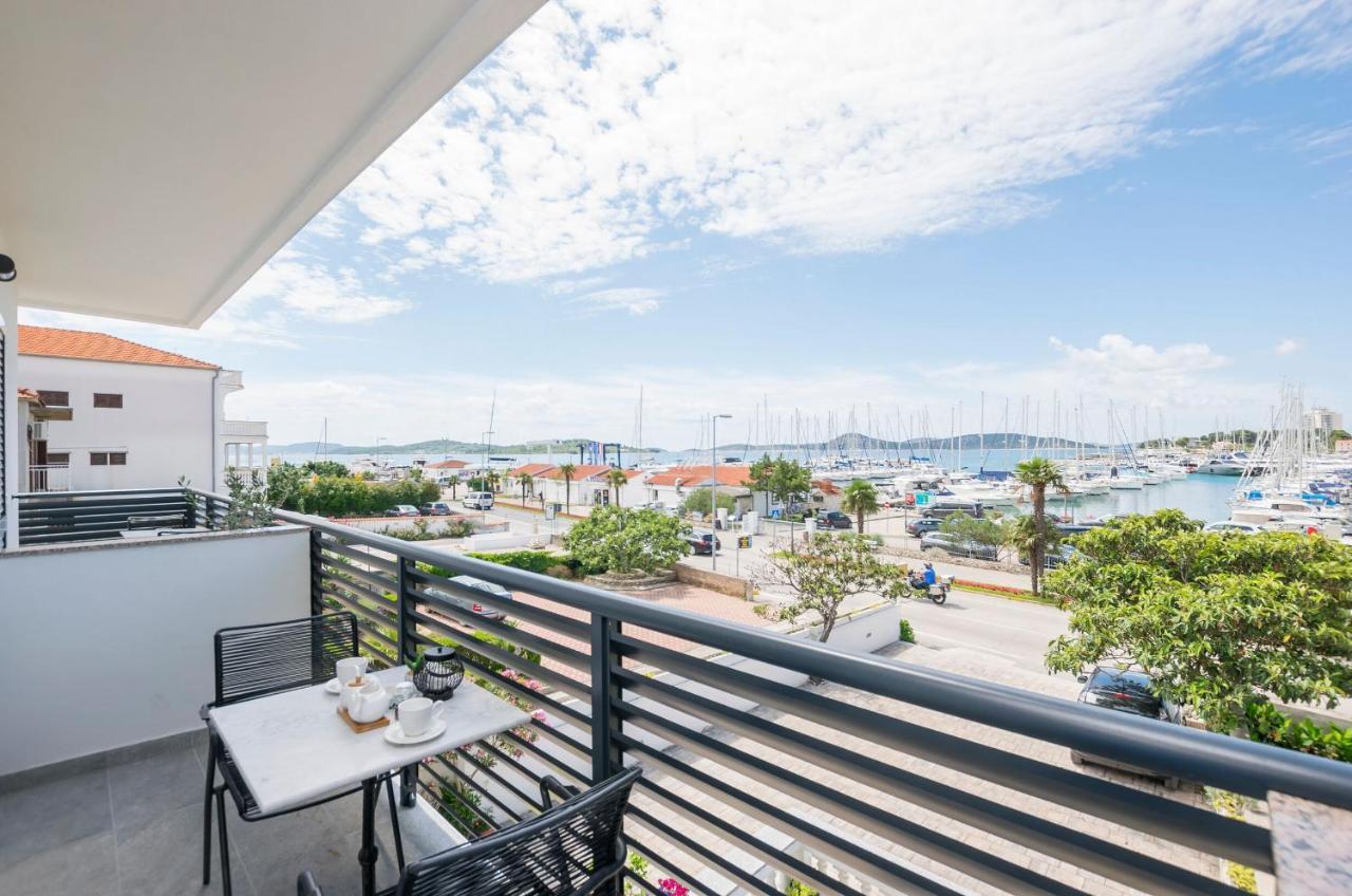 Apartments And Rooms Mare Vodice Esterno foto
