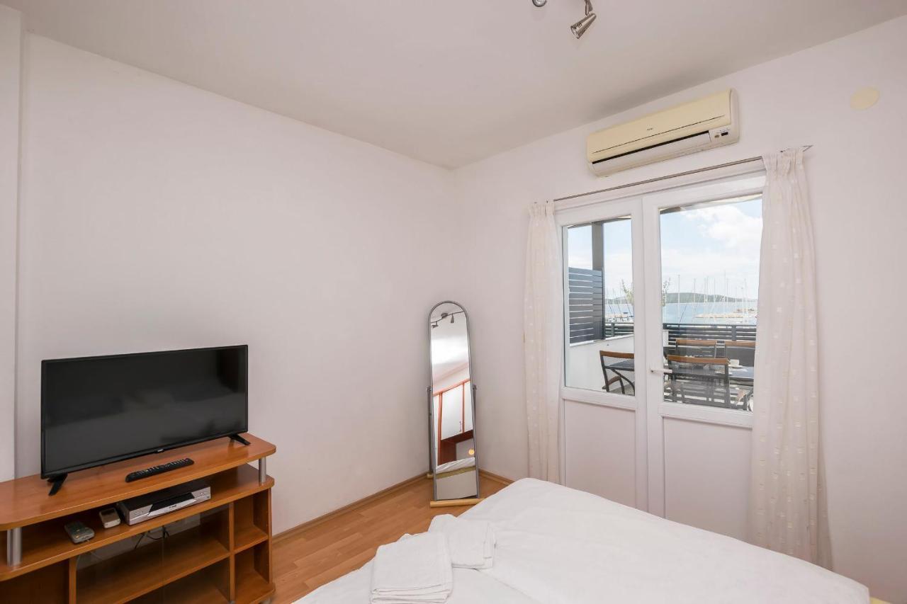 Apartments And Rooms Mare Vodice Esterno foto