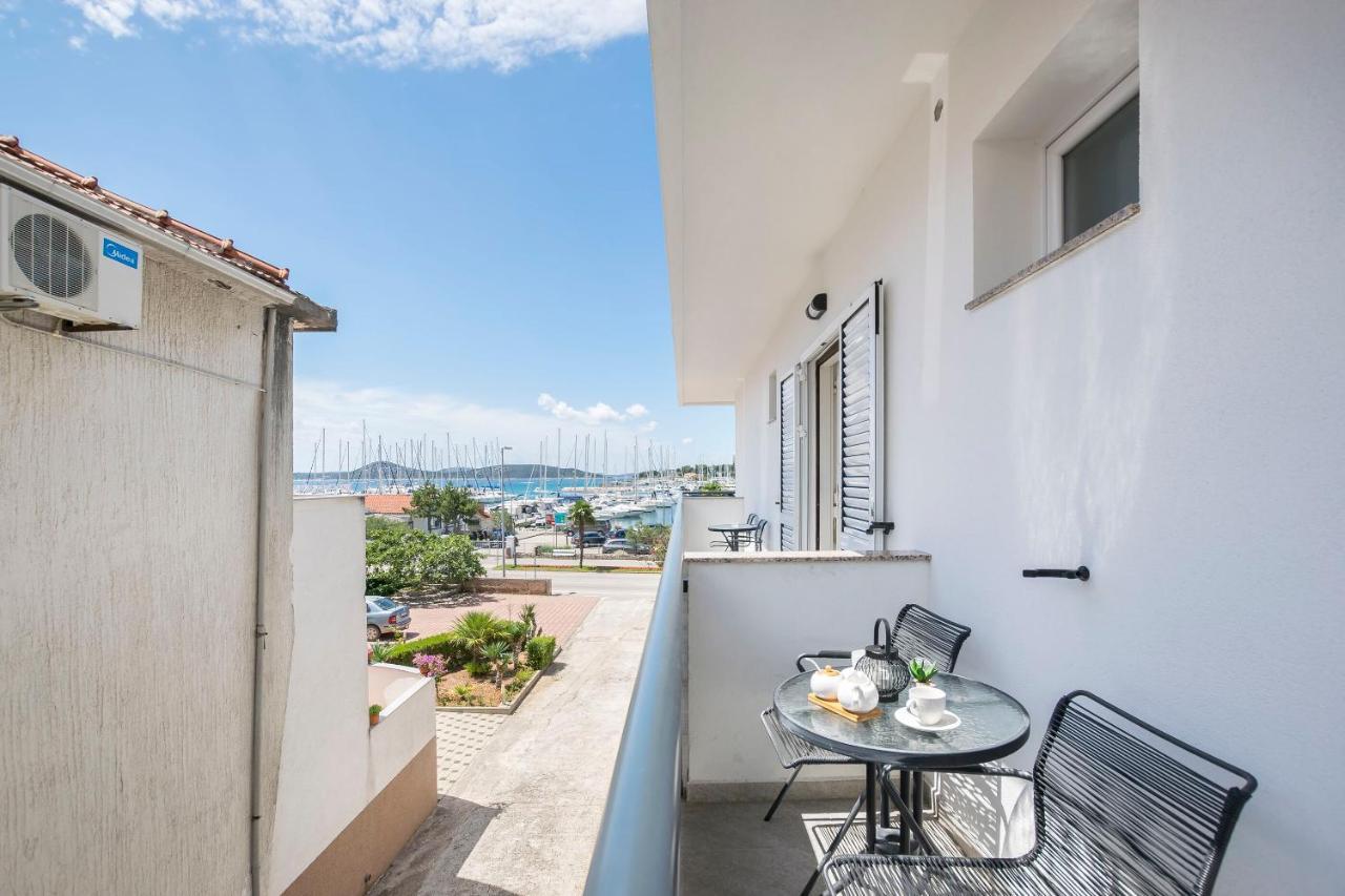 Apartments And Rooms Mare Vodice Esterno foto