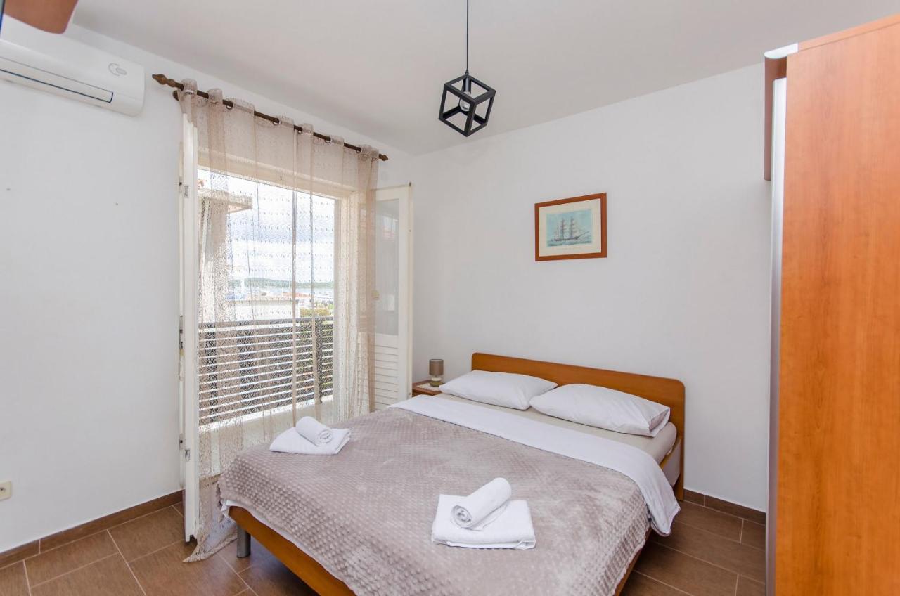 Apartments And Rooms Mare Vodice Esterno foto