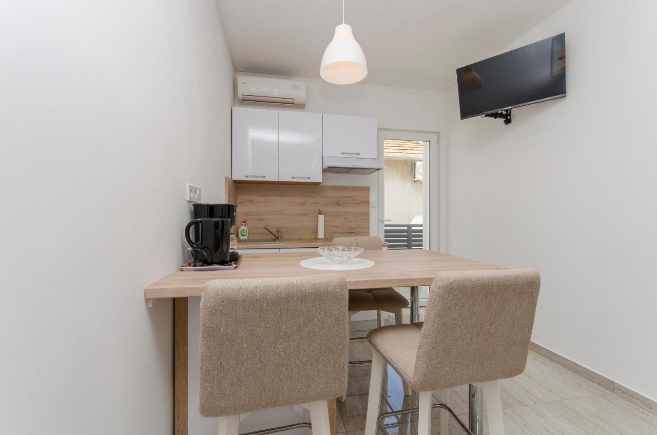 Apartments And Rooms Mare Vodice Esterno foto