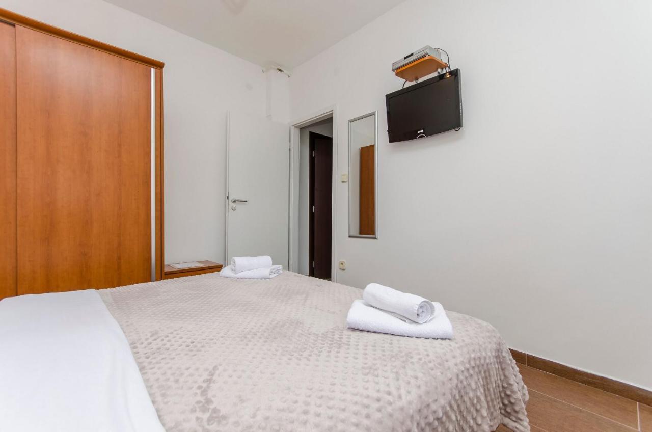 Apartments And Rooms Mare Vodice Esterno foto