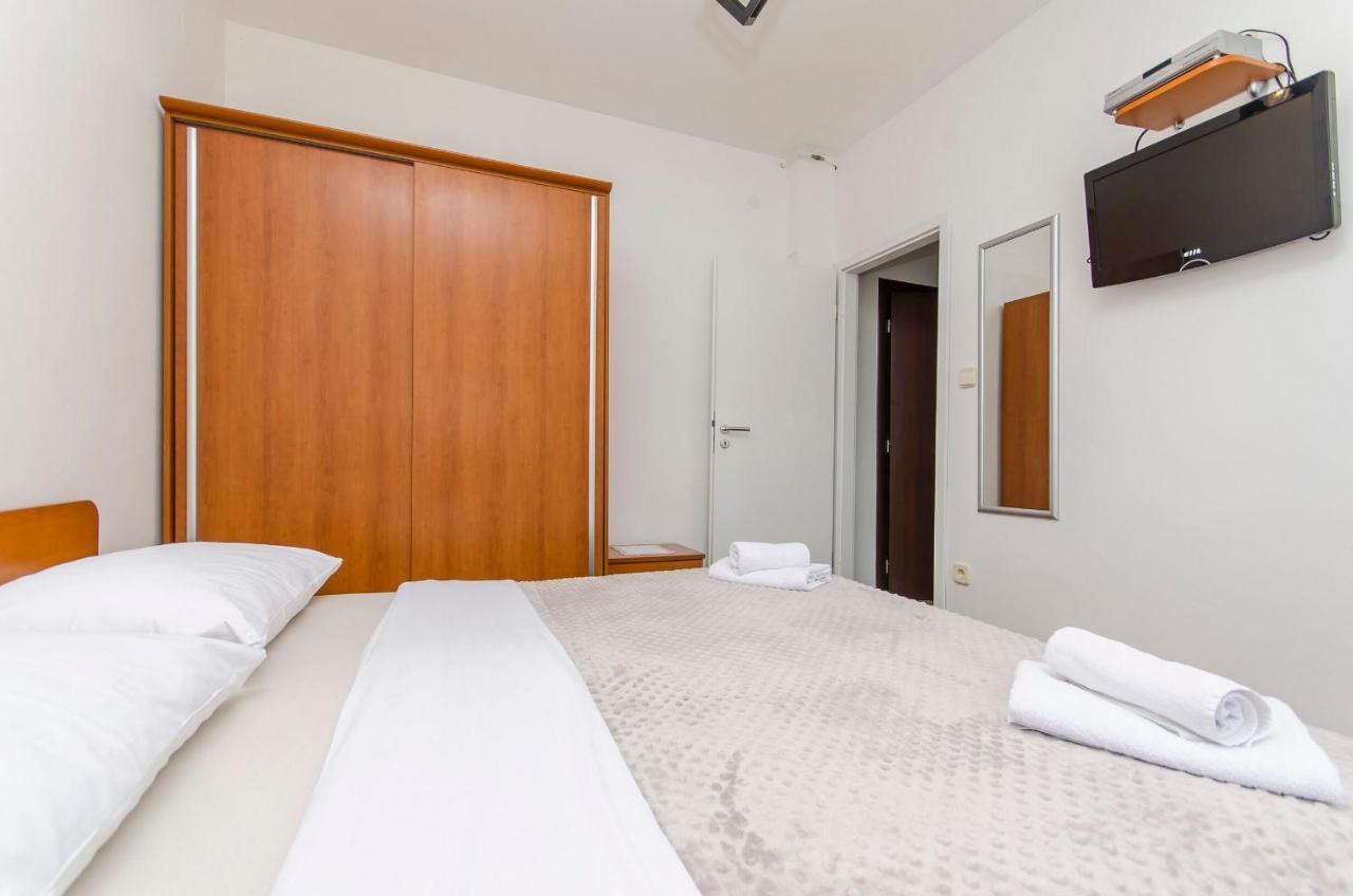 Apartments And Rooms Mare Vodice Esterno foto