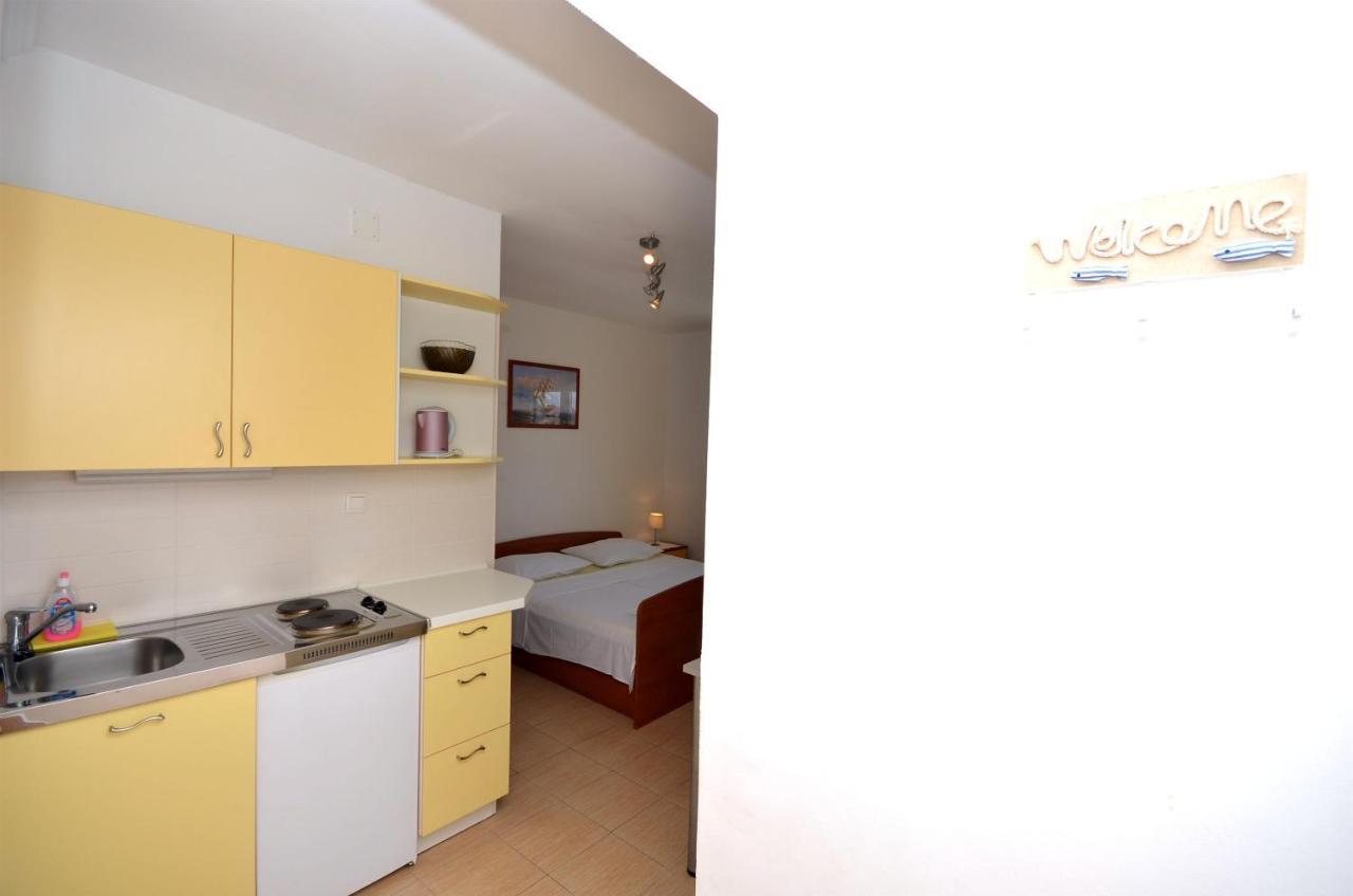 Apartments And Rooms Mare Vodice Esterno foto