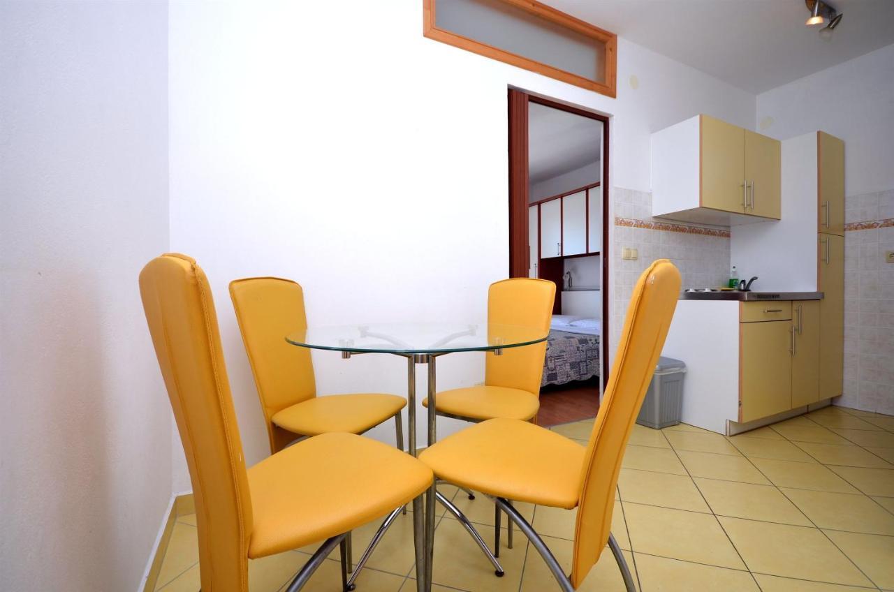 Apartments And Rooms Mare Vodice Esterno foto