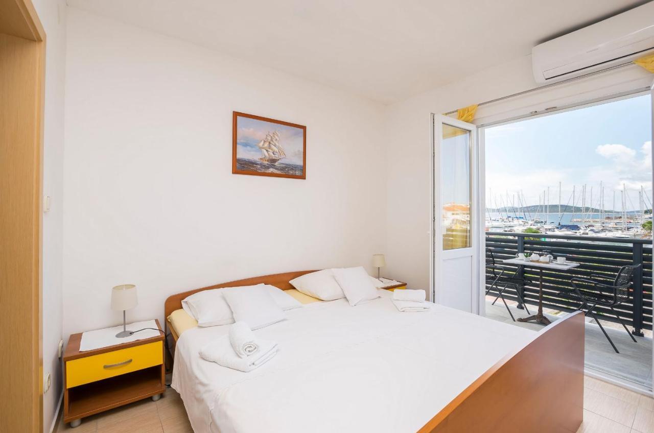 Apartments And Rooms Mare Vodice Esterno foto
