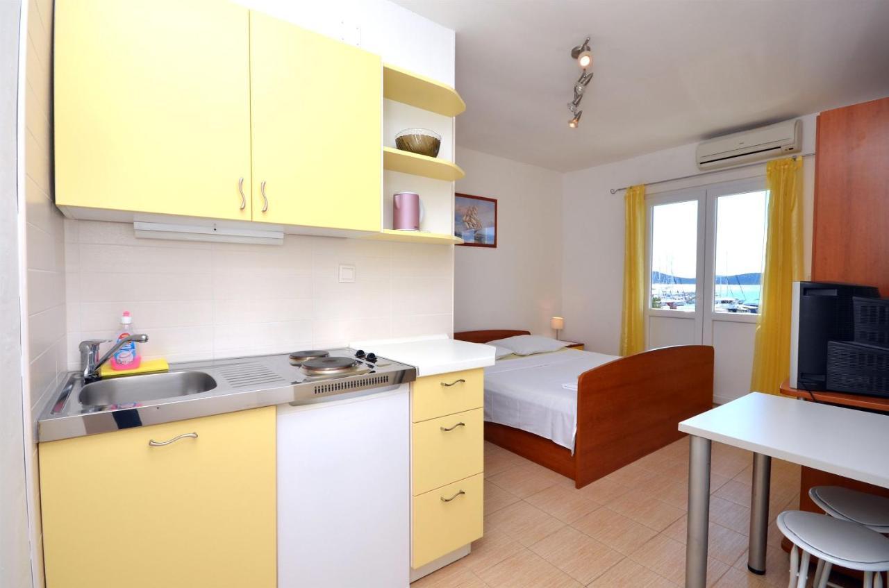 Apartments And Rooms Mare Vodice Esterno foto